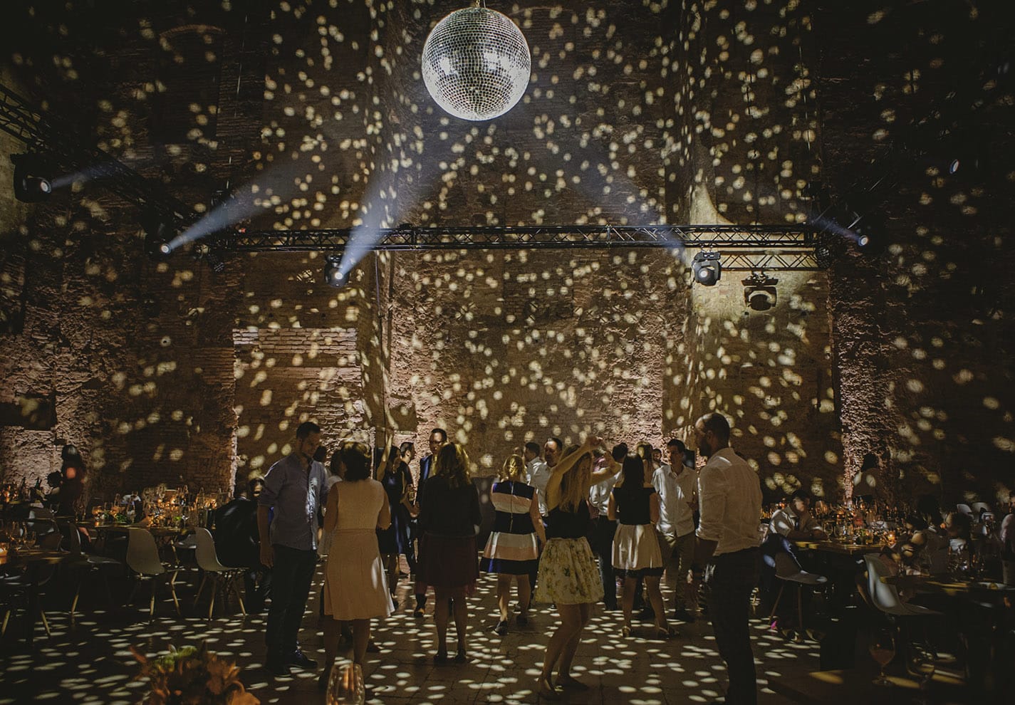 YESS_event_hire_bérelhető_bútor_inspiráció_Kiscelli_esküvő